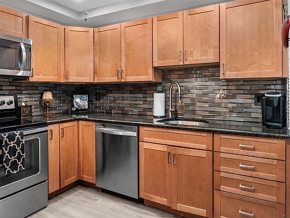 5th image of 905 SE 12th Court #8