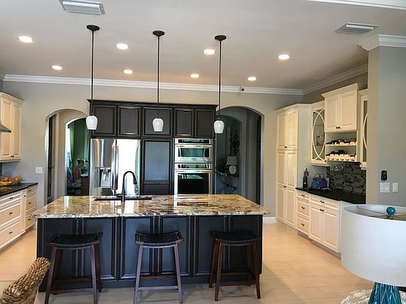 3rd image of 10560 Carena Cir