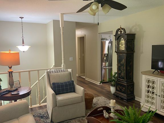 3rd image of 190 Laurelwood Cir