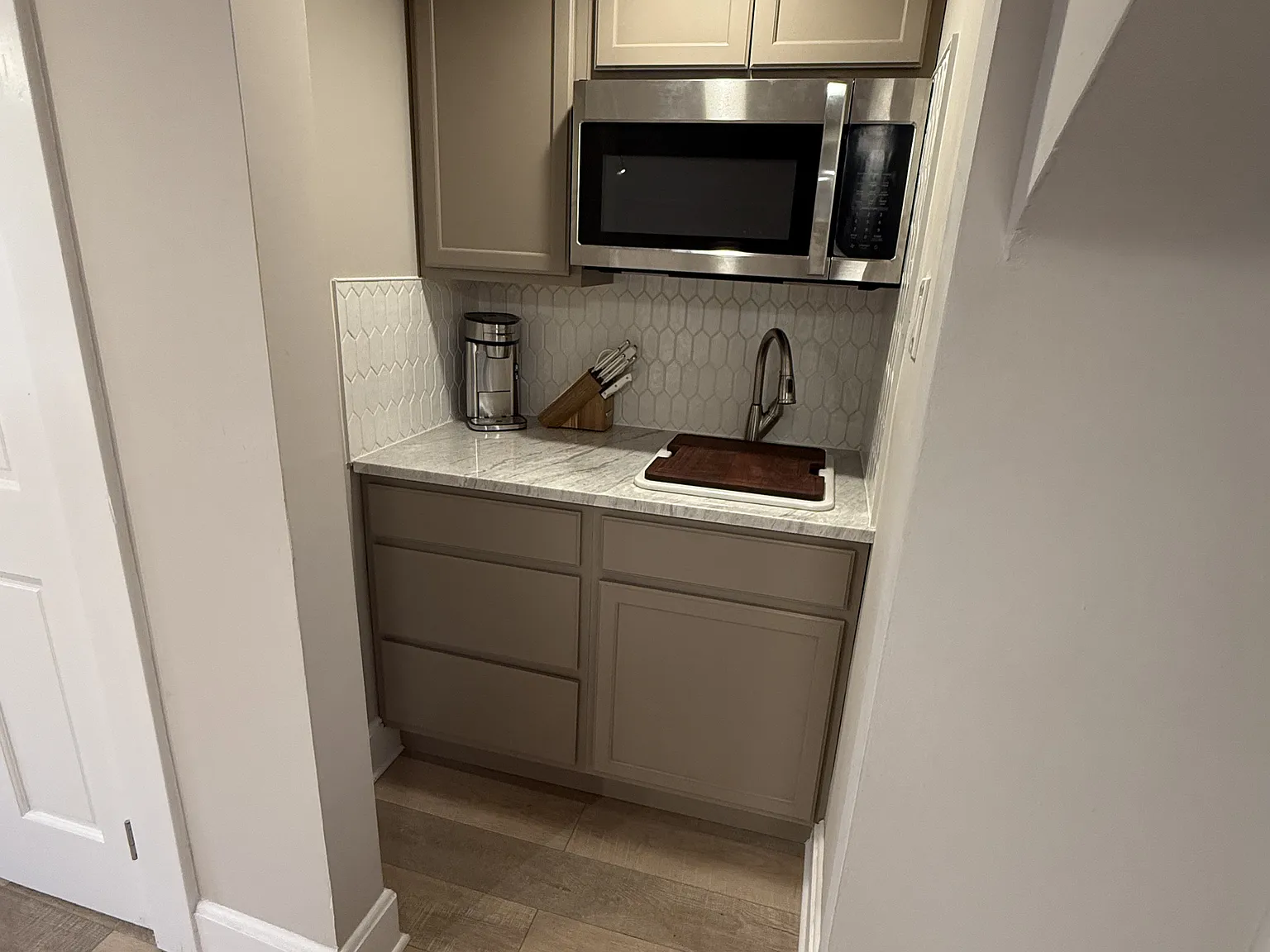 Studio, 950 sqft, $995 — Photo 3