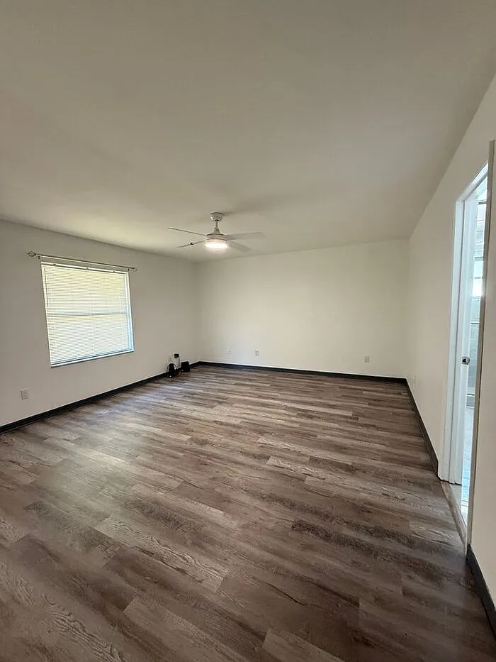 3 bed, 2.0 bath, 1655 sqft, $2,100 — Photo 4