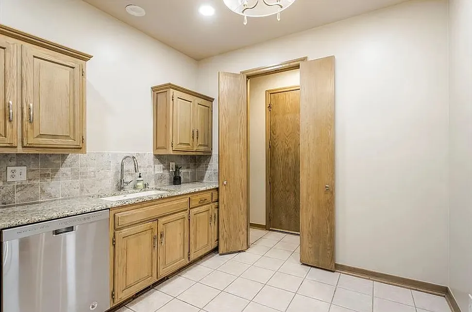 2 bed, 1022 sqft, $1,500 — Photo 2