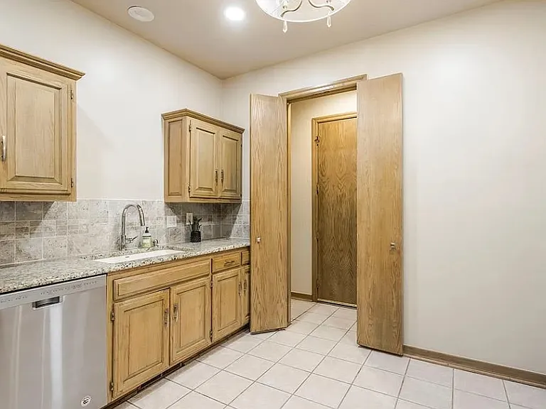 2100 Cobblestone Ct #103 — Photo 5