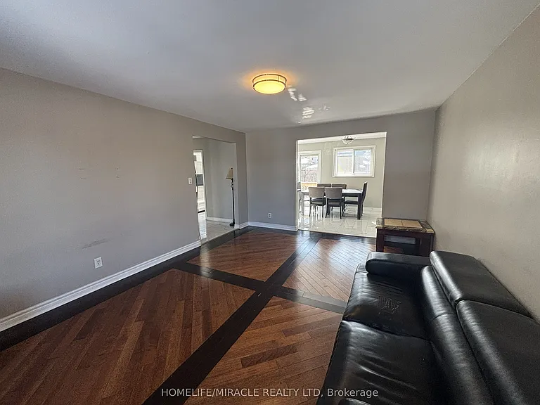 219 McMurchy Ave S #MAIN — Photo 6