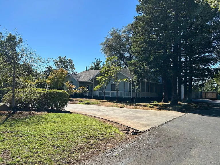 1661 Manzanita Ave — Photo 40