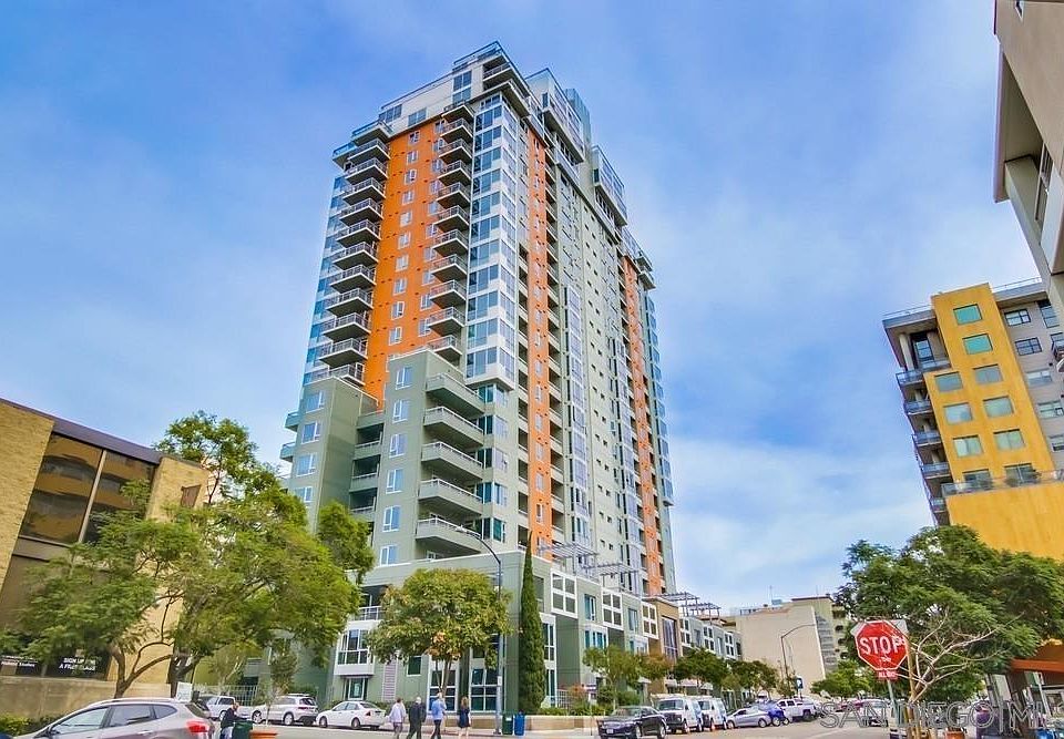 1st image of 300 W Beech St Unit 308