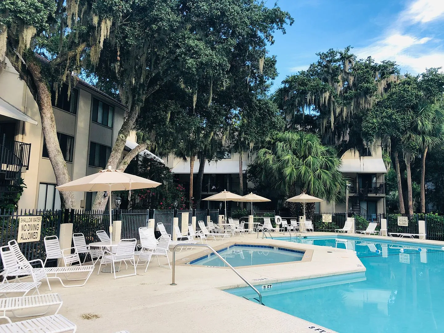 2BR Villa Near Coligny Plaza $500 Off First Month, Available Sept 1 — Photo 3