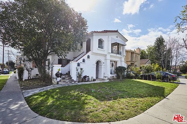 1st image of 1100 S Swall Dr