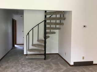 21 Lakeshore Ct, Council Bluffs, IA 51501