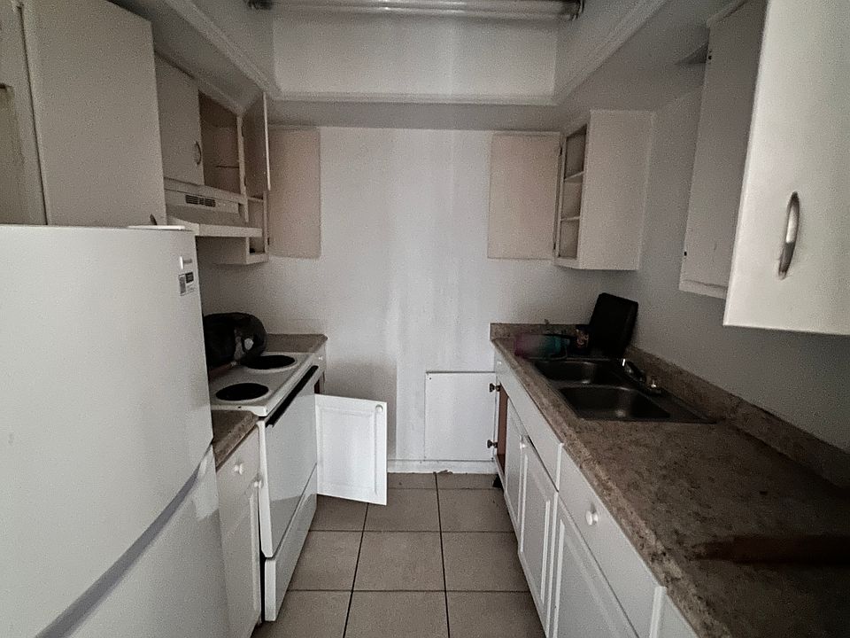 2nd image of 3285 University Blvd N #D2cc6586d