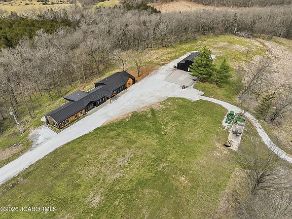 5th image of 56836 String Creek Rd