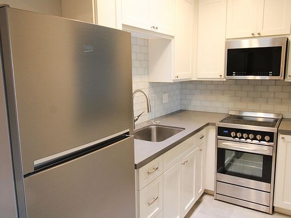 2nd image of 500 W Middlefield Rd APT 122