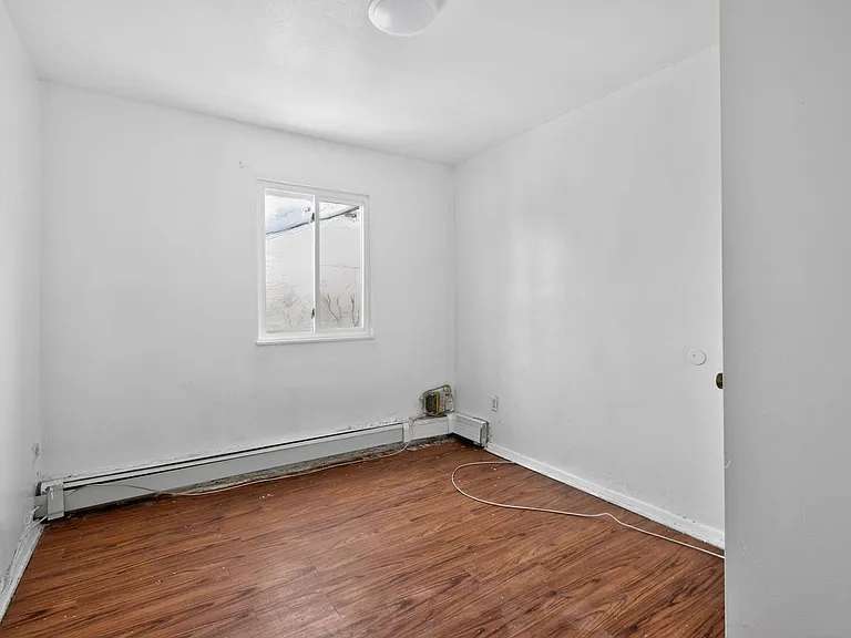 1102 E 233rd St — Photo 12