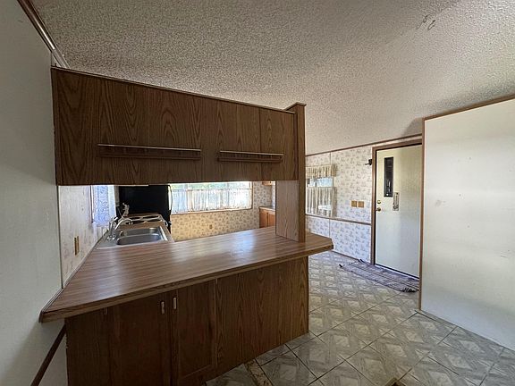 5th image of 145 Swiss Ct