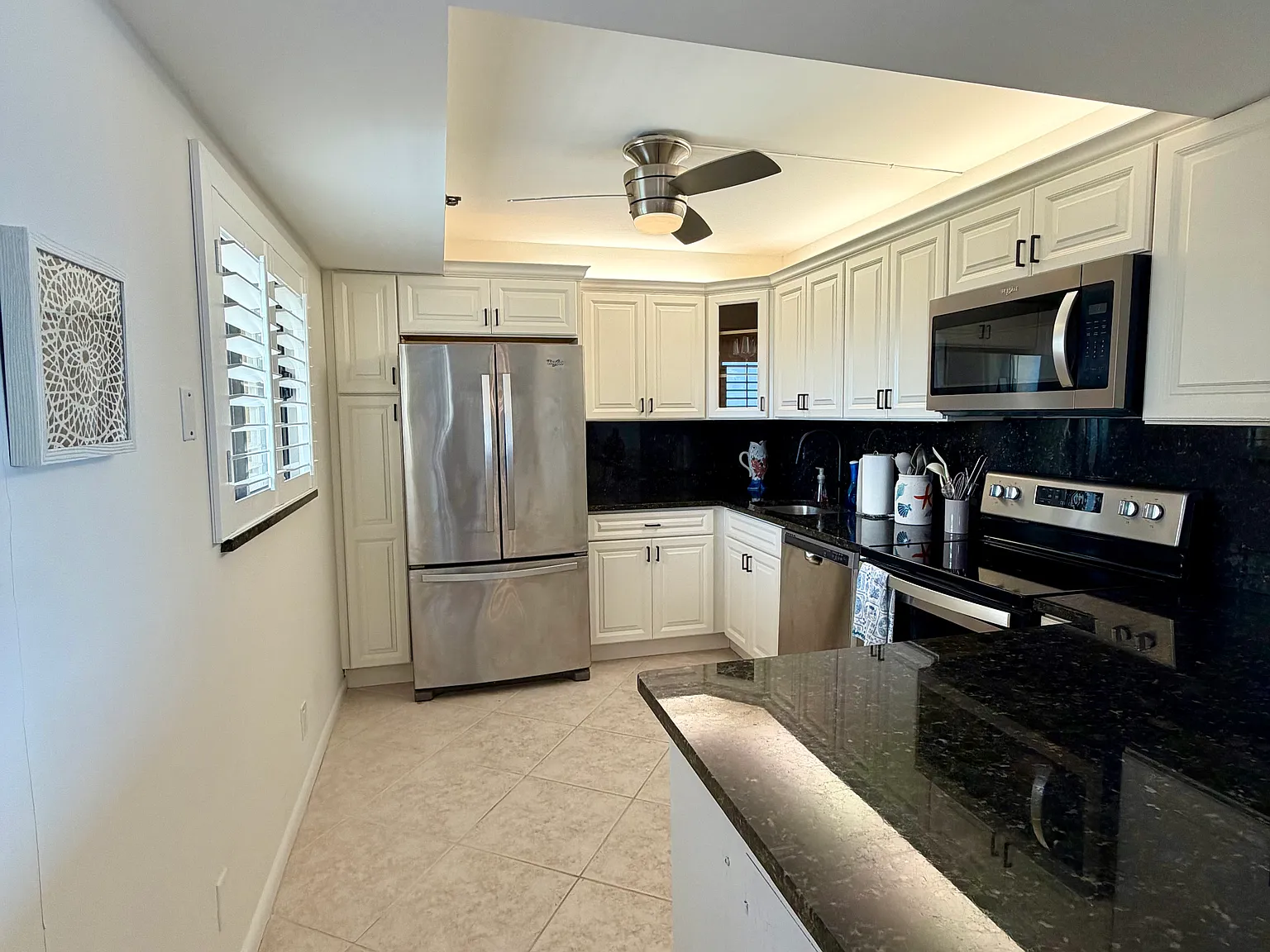 2 bed, 1170 sqft, $9,000 — Photo 3