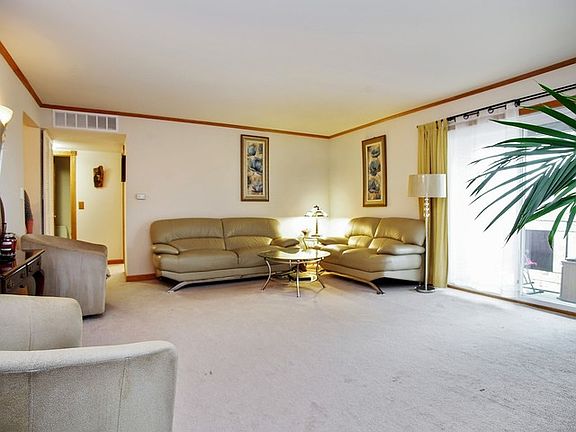 2nd image of 640 Murray Ln Unit 416