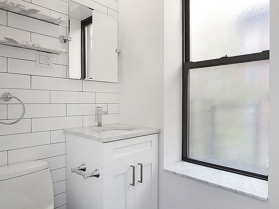 4th image of 47 E 7th St #B11