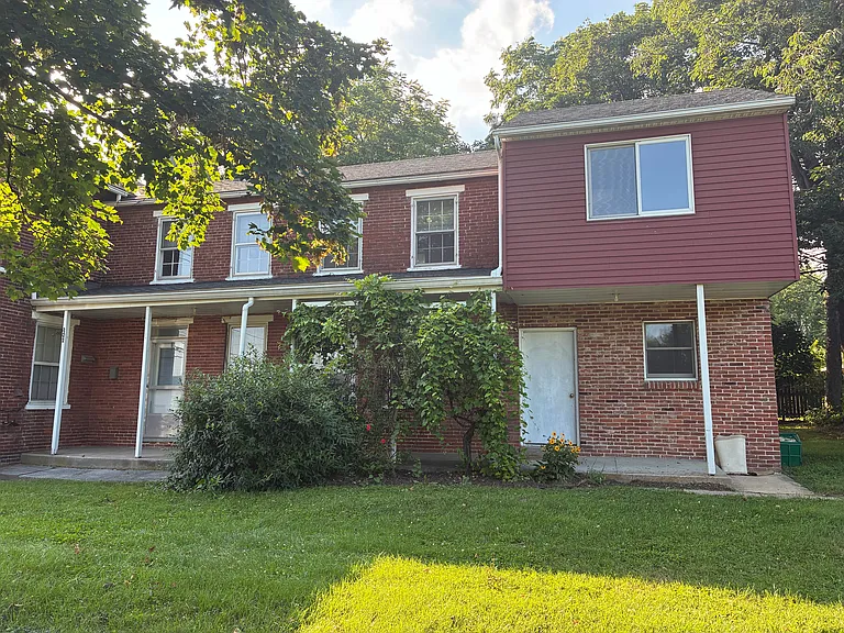 164 S River St #B — Photo 19