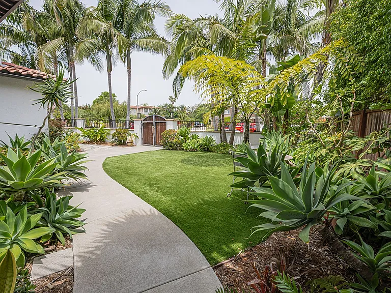 341 Calle De Adele — Photo 63