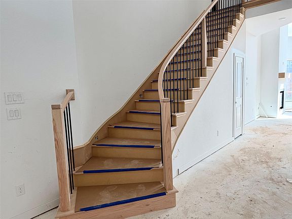 3rd image of 4418 Heather Crossing Rd S