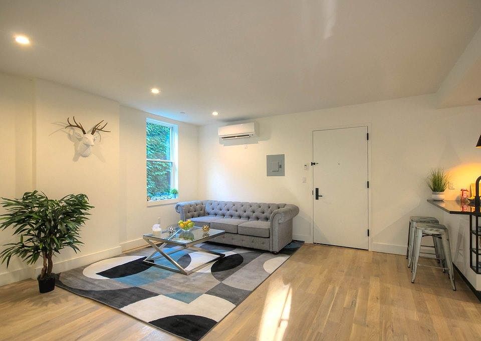 1st image of 10 Lexington Ave APT 01I