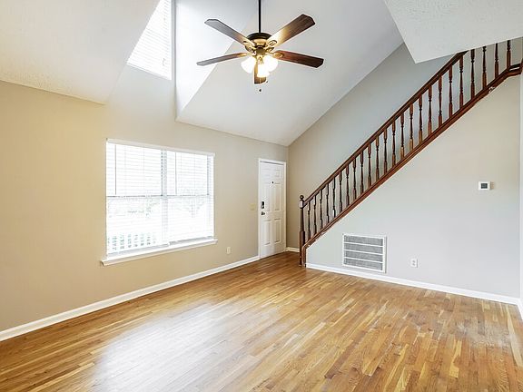 5th image of 300 Vernon Traylor Dr