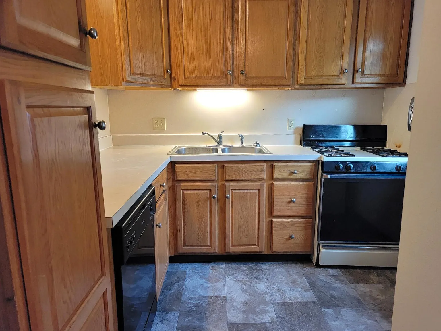 2 bed, $1,395 — Photo 3