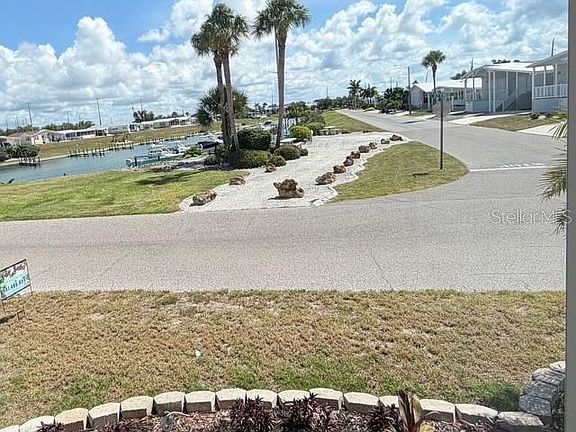 3rd image of 805 S Waterway