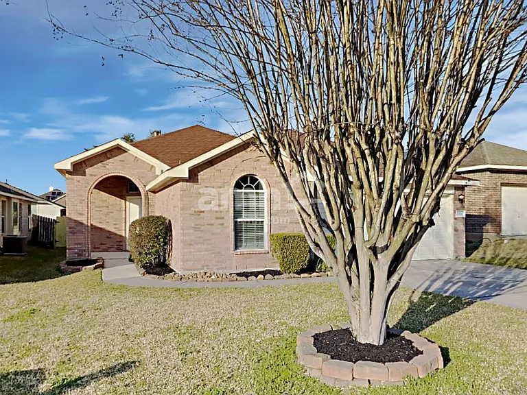 2204 Perkins Crossing Dr — Photo 1