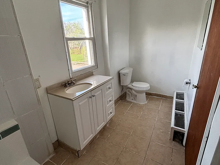 904 Jefferson St — Photo 10