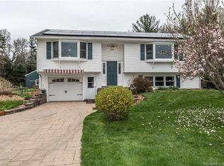 34 Kelly Ln, Granby, CT 06035