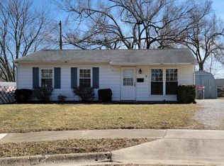 6 Windsor Ct, Pekin, IL 61554
