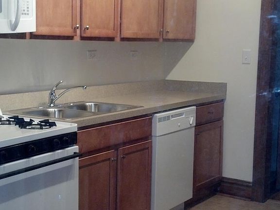 Eat -in kitchen