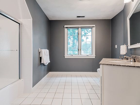 3rd image of 12 Basswood Ln