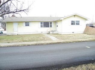 1512 W Dewey St, Marion, IL 62959