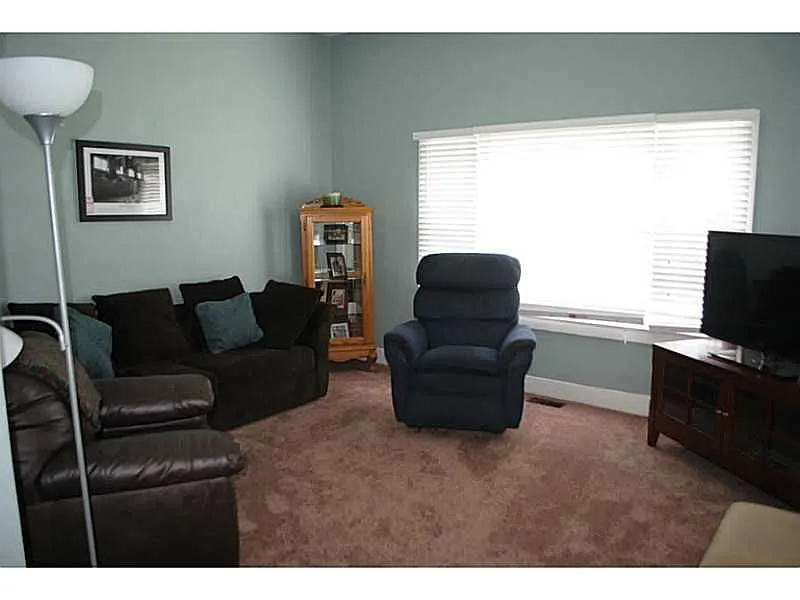 411 Walnut St photo 1