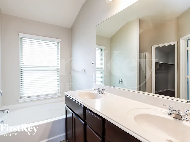 1417 Villa Paloma Blvd — Photo 9