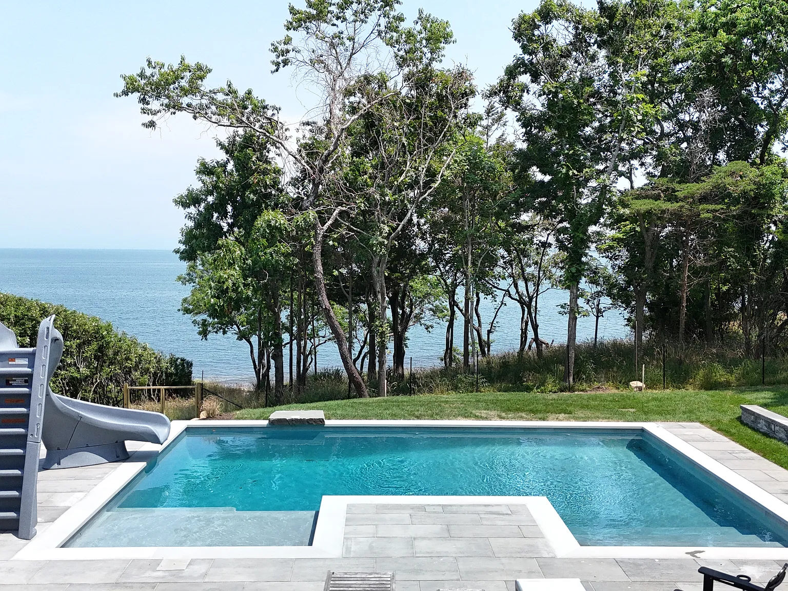 Recently Renovated Waterfront - Waterside Pool, Hot Tub, B-Ball. — Photo 3