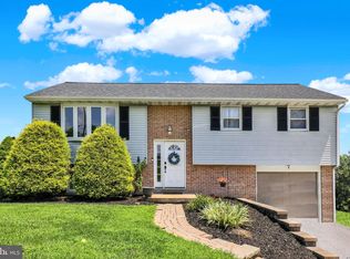 73 Sleepy Hollow Rd, Lititz, PA 17543