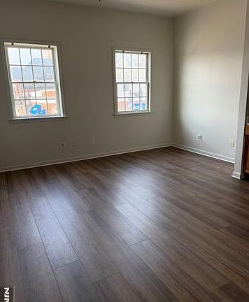 5th image of 250 Park Ave APT 1