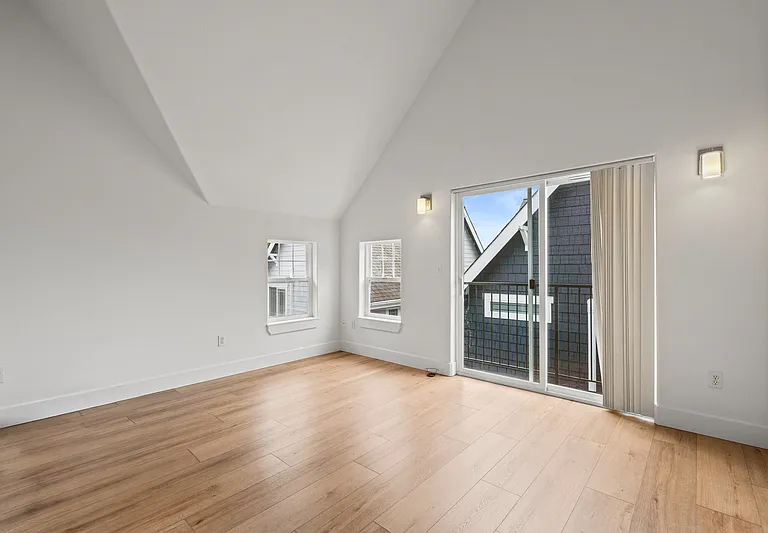 910 N 74th St — Photo 25