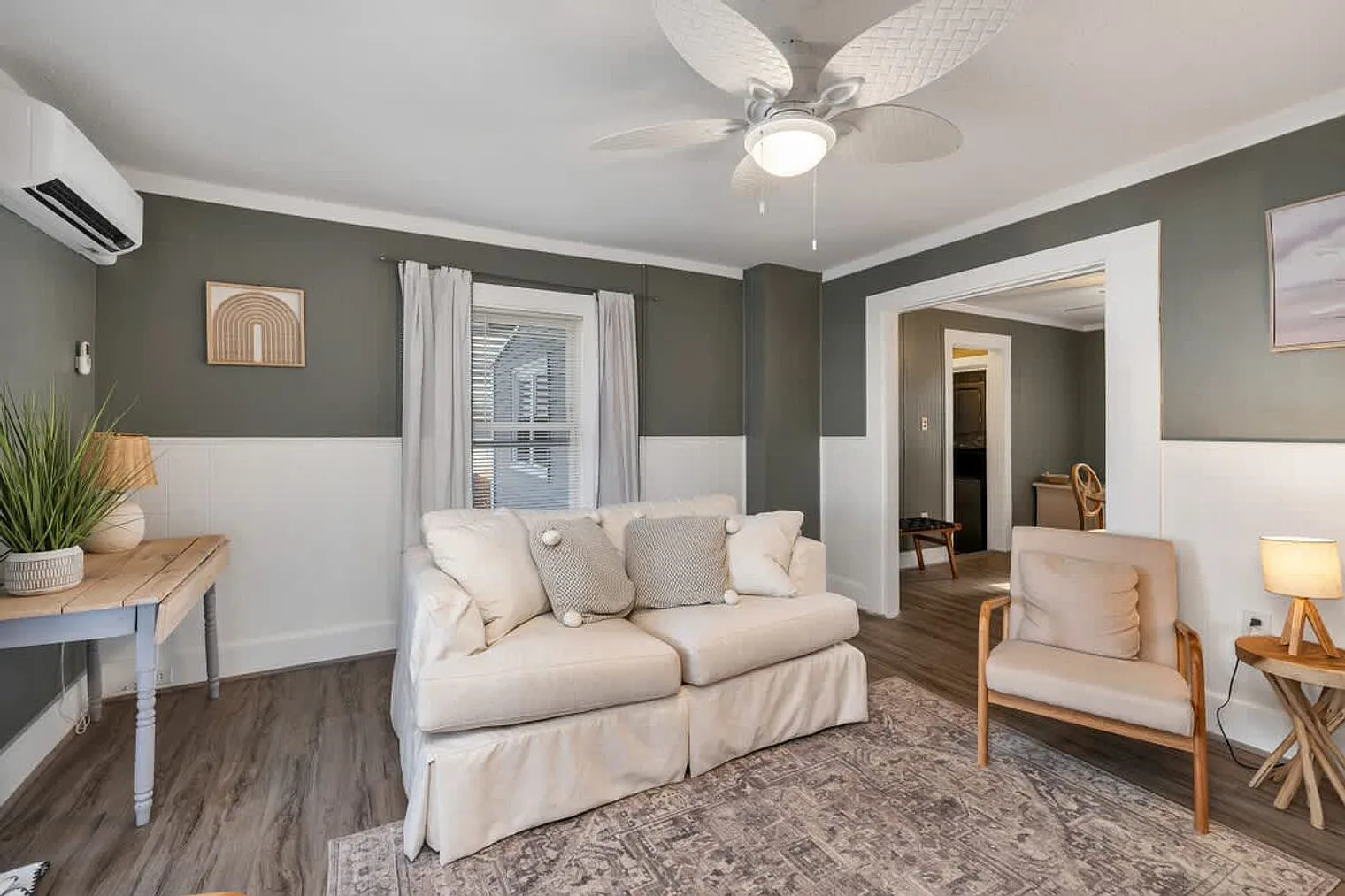 2 bed, 2.0 bath, 893 sqft, $6,723 — Photo 4