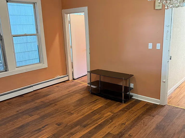 170 Boyd Ave #1 — Photo 4