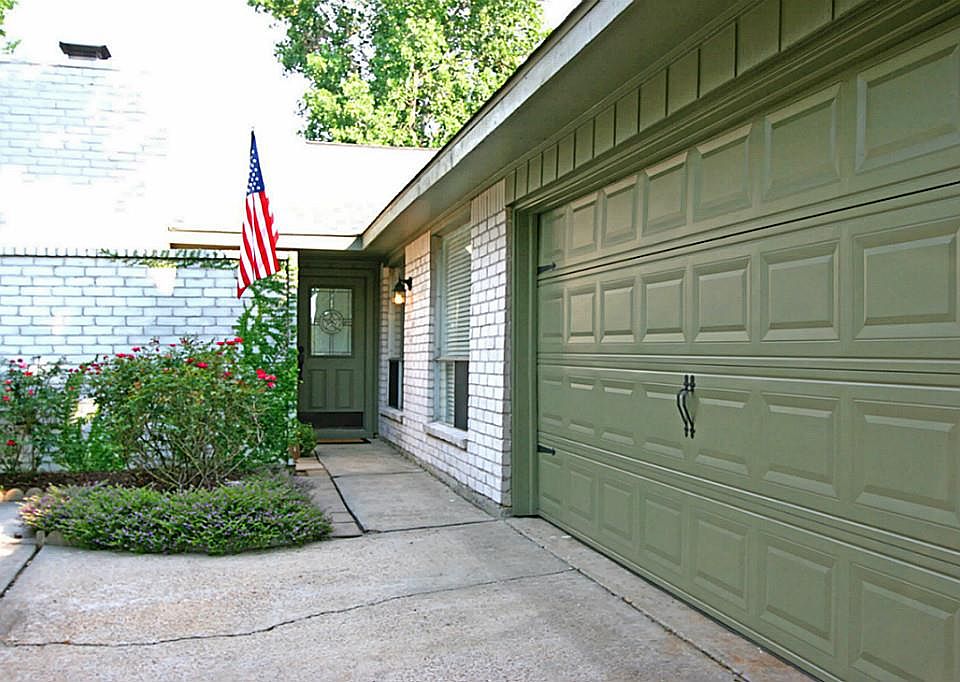 1st image of 206 Cape Conroe Dr