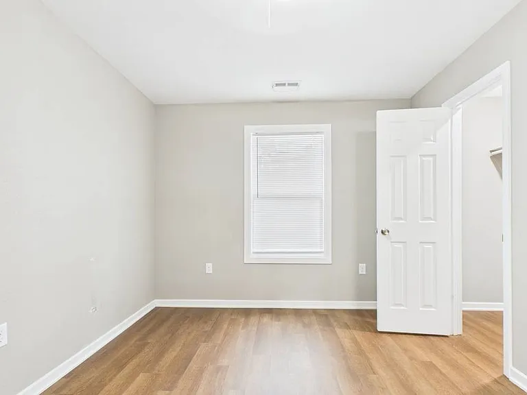 306 W Market St — Photo 20