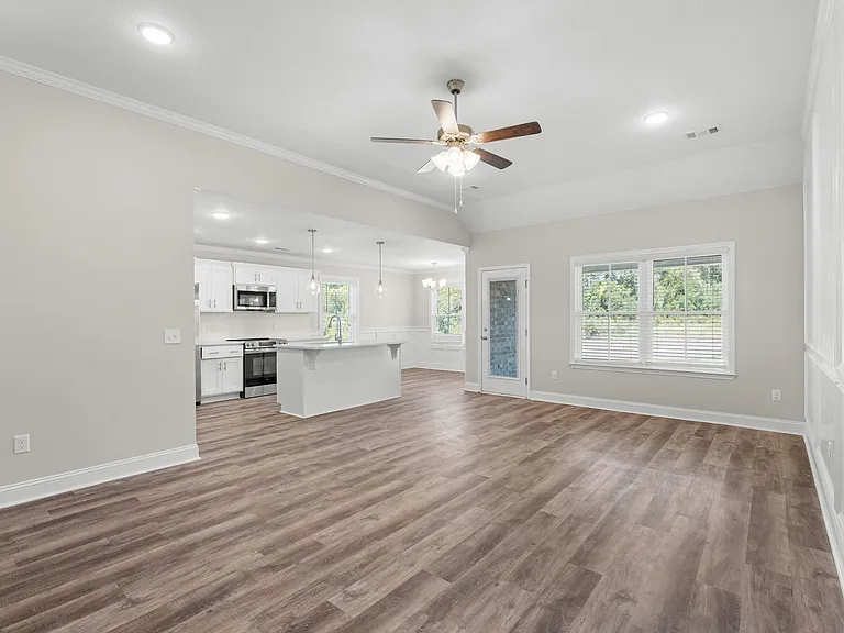 303 Latitude Ln — Photo 14