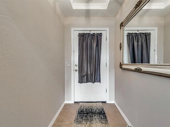 5th image of 3932 Medina Dr
