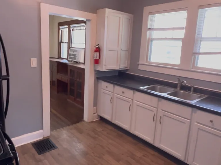 315 E Smith Ave — Photo 4