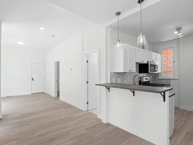 1256 N Corona St #4 — Photo 16