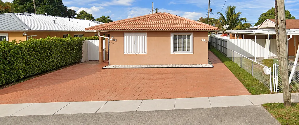 3 bed, $2,500 — Photo 1